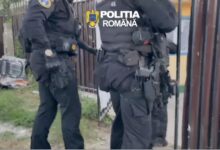 Brașov. Percheziții în Prahova și Dolj într-un dosar de proxenetism. Un bărbat a fost reținut (VIDEO) 5 Șase bărbați | MyTex.ro