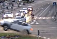 Update. Pietoni uciși pe trotuar, pe strada Mureșenilor din Brașov... A fost filmat și momentul în care mașina sare peste sensul giratoriu 16 Brașov | MyTex.ro