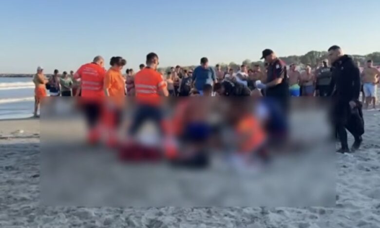 Doi frați de 17 și 19 ani au murit înecați în mare, la Olimp (video) 3 Frați | MyTex.ro