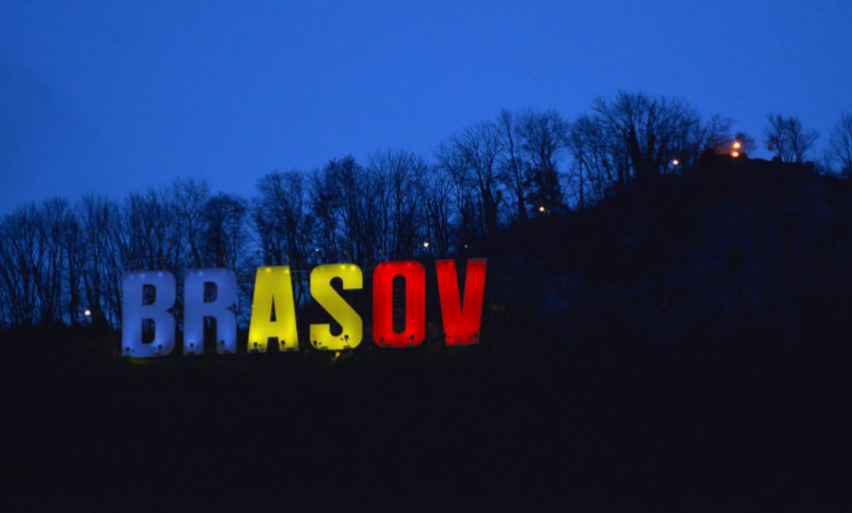 Brașovul, în culorile tricolorului de Ziua Limbii Române: Literele de pe Tâmpa și Primăria, iluminate spectaculos 3 brașov | MyTex.ro
