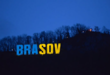 De ce luminează diseară literele de pe Tâmpa în galben-albastru și ce mesaj a primit primarul Scripcaru! 5 Brașov | MyTex.ro