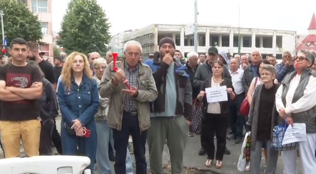 Paradox la Carfil Brașov: Salariile s-au dat vineri, dar protestele continuă și astăzi. Lista celor 11 revendicări 3 Carfil | MyTex.ro