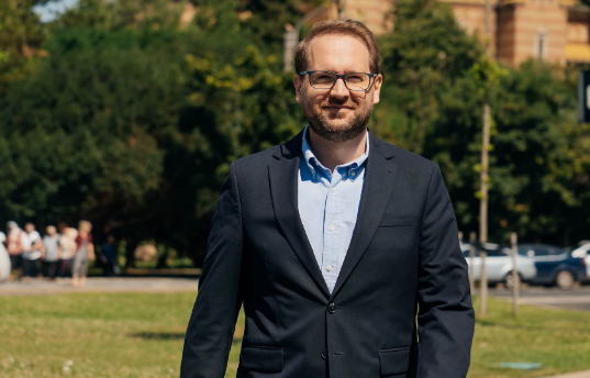 Senatul a votat legea ANI cu amendamentul „anti-Fritz”: Ce urmează pentru aleșii locali și fondurile din PNRR 3 ANI | MyTex.ro