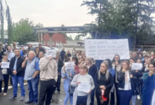 Protest spontan la Carfil Brașov: angajații au oprit munca din cauza salariilor neplătite 8 | MyTex.ro