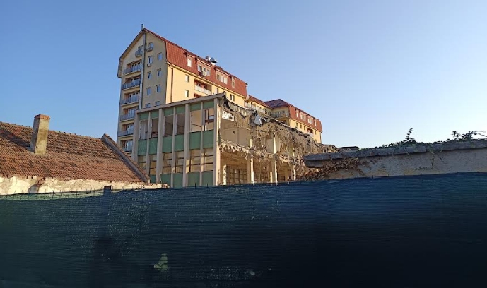 Adio, platforme industriale - bun venit, blocuri la Brașov! Cum se schimbă la față strada Avram Iancu după demolarea fabricilor Tino și Tricotaje 12 Brașov | MyTex.ro