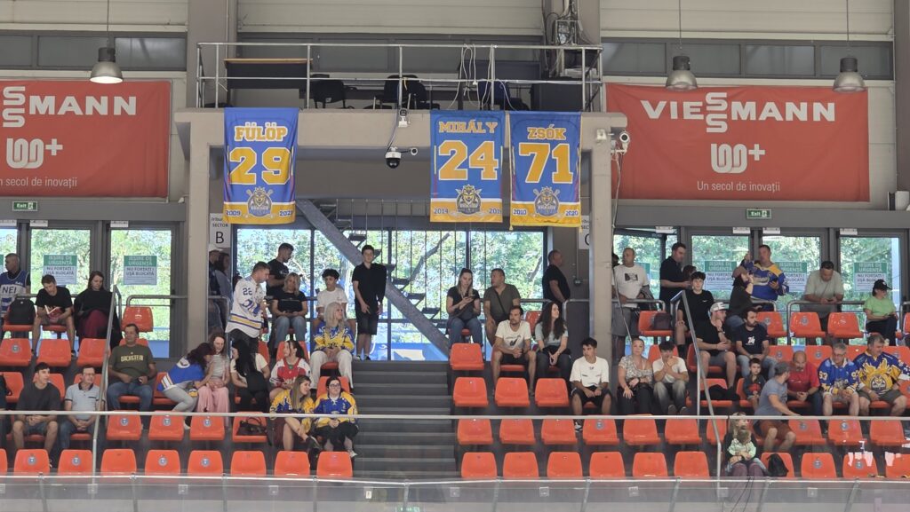 Seara în care Patrik Polc a devenit nemuritor. Adio emonţionant, în faţa unui patinoar plin 19 Seara în care Patrik Polc a devenit nemuritor | MyTex.ro