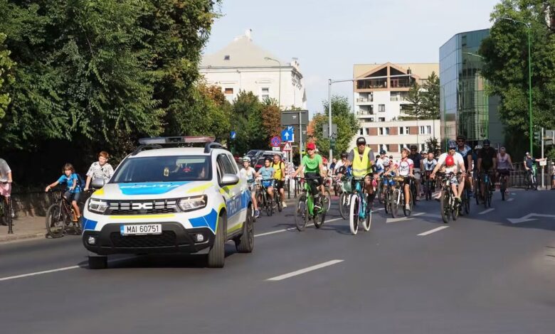 Brașovul pedalează: Poliția Rutieră, alături de bicicliști la parada de duminică 3 Parada | MyTex.ro