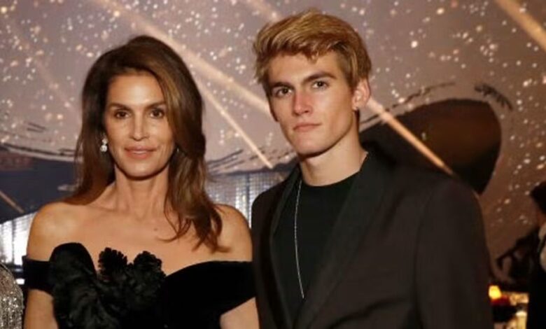 Fiul supermodelului Cindy Crawford, Presley Gerber, a murit la doar 27 de ani 3 Fiul | MyTex.ro