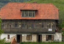 Charley Ottley transformă fostul centru de vizitare din Șirnea în primul pub englezesc rural din România, dedicat Regelui Charles al III-lea 3 | MyTex.ro