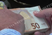 A cerut 11.000 de euro pretinzând că are trecere la șefii ANAF. A fost prins în flagrant de procurorii DNA 3 | MyTex.ro