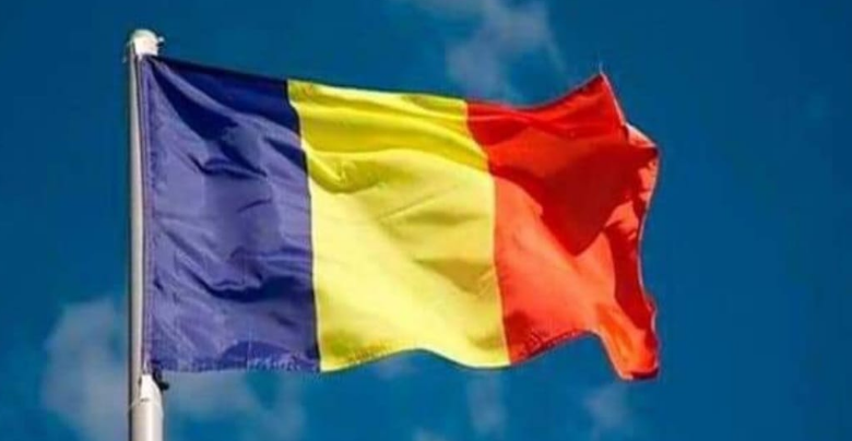 Politicienii care refuză să sărute steagul României, pasibili de AMENZI uriașe! 3 României | MyTex.ro