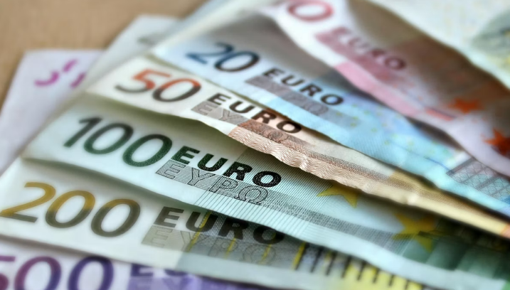 Furtună pe piața valutară: De ce se scufundă leul și ce înseamnă asta pentru buzunarele brașovenilor? 3 leu | MyTex.ro