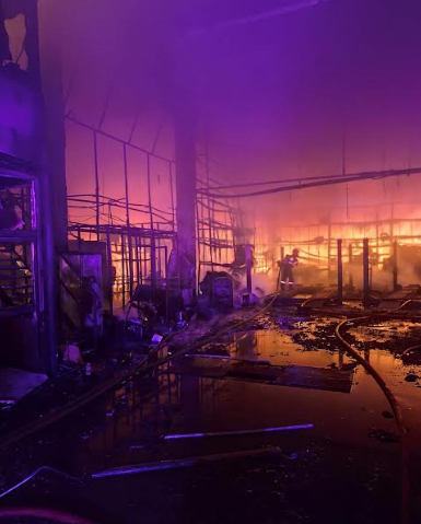 Infern la Brașov: Incendiu devastator pe 1.000 mp. Două service-uri, o stație ITP și o spălătorie, făcute scrum 7 Braşov | MyTex.ro