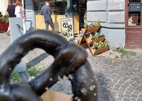 Rețeta neagră care a cucerit Piața Unirii: Ce ascunde, de fapt, covrigul-fenomen din Șcheii Brașovului 3 Braşov | MyTex.ro