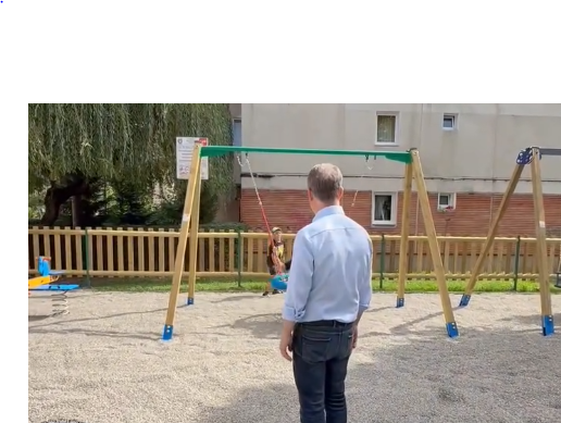 Doi pași noi pentru copiii din Brașov: Locurile de joacă de pe strada Mureșului au fost complet refăcute 3 braşov | MyTex.ro