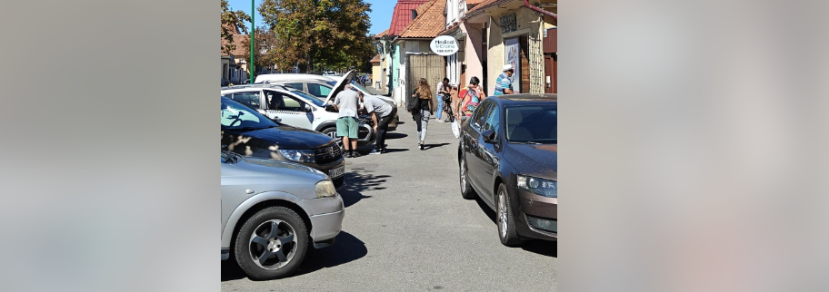 Războiul pe trotuare: Brașovenii reacționează dur după intervenția autorităților pe Strada Lungă