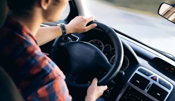 Jumătate dintre șoferi frânează în ultima secundă: Neatenția la volan transformă șoselele într-o ruletă rusească 3 șofer | MyTex.ro