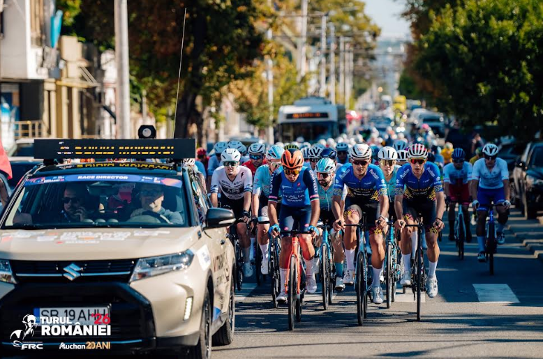 Turul României 2026 a cucerit inimile românilor și a crescut spectaculos: de zece ori mai mulți spectatori pe traseu, peste 2.500 de participanți la competițiile conexe și peste 3.000 de preluări în mass-media 12 | MyTex.ro