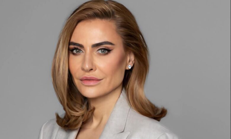 Adina Buzatu | MyTex.ro