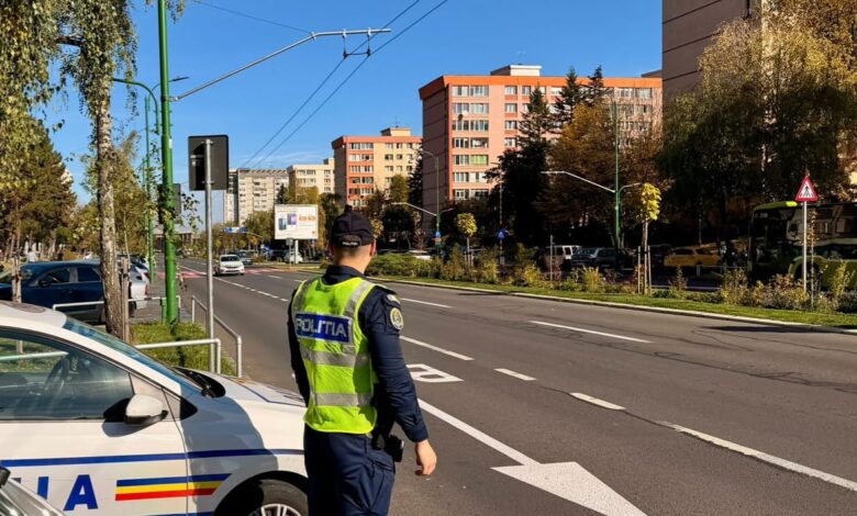 BRAȘOV | Pietoni amendați după ce au traversat neregulamentar 3 Pietoni | MyTex.ro
