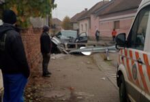 BRAȘOV | Șoferiță rănită după ce a intrat cu mașina într-un stâlp 3 | MyTex.ro