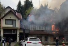 BRAȘOV | Incendiu la o casă din Bran! O femeie a suferit arsuri la cap și la mâini 3 | MyTex.ro