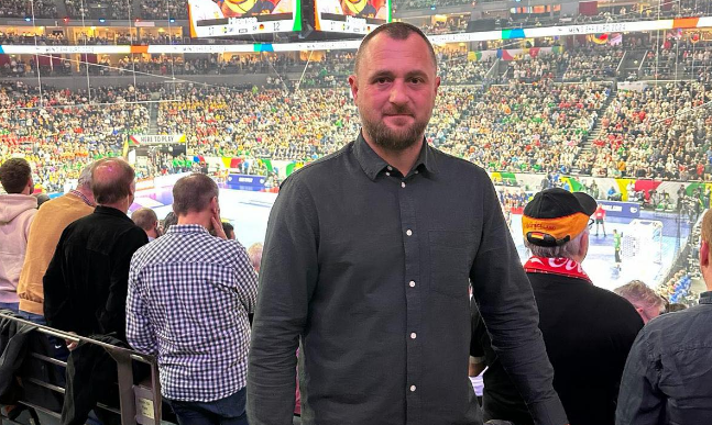 Corona Braşov, mutare pe banca tehnică. Adrian Chiruţ e noul „principal”. Debut de foc pentru tehnicianul sucevean 5 Corona Braşov