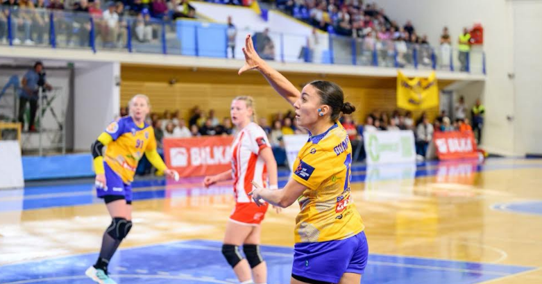 Victorie clară pentru Corona Brașov în EHF European League, conturată în repriza secundă! Elevele lui Bent Dahl au învins Steaua Roșie Belgrad, dar emoțiile au fost mari după accidentarea Sorinei Grozav 5 Braşov | MyTex.ro