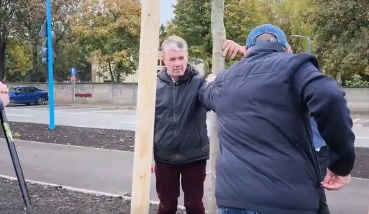 Brașovul continuă să înverzească! A început campania de toamnă: 600 de arbori și 1.500 de arbuști vor fi plantați în cartiere 3 Braşov | MyTex.ro