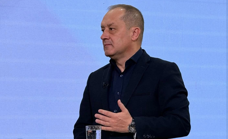 Tensiuni la nivel înalt la IAR Ghimbav: Tăcere pe salarii, indemnizații cvadruplate pentru șefi și revoltă generală a angajaților. Ce a spus conducerea companiei 3 IAR | MyTex.ro