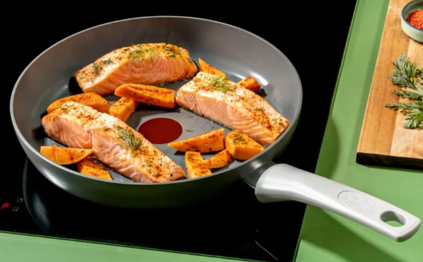 Panică în bucătărie? Producătorul tigăilor Tefal, ultimatum din cauza „chimicalelor eterne”! 3 Tefal | MyTex.ro